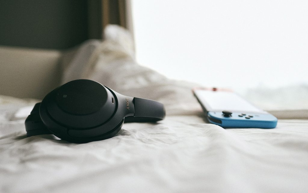 sony WH-1000XM4 noise cancelling headphones